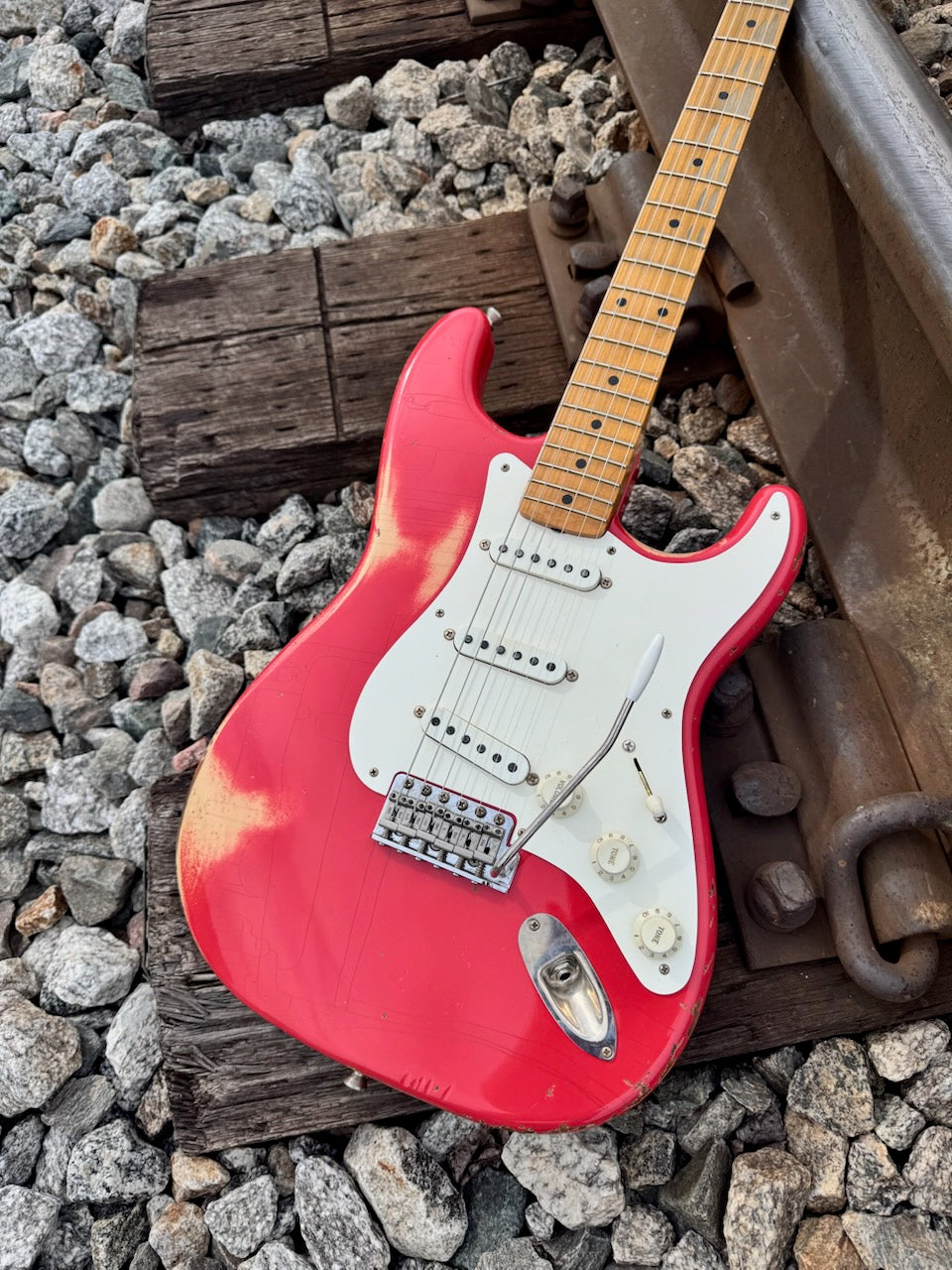 Contour Whiteguard - Fiesta Red