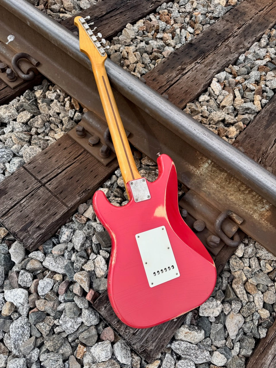 Contour Whiteguard - Fiesta Red